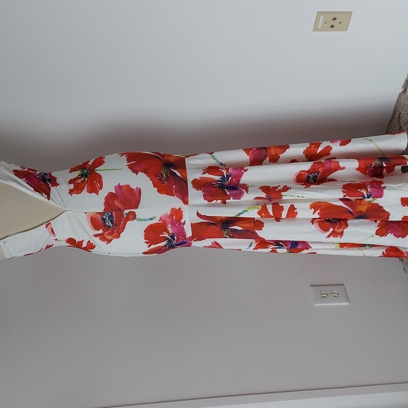 Fashion Nova Women's Floral Gown - Picture 4 of 7